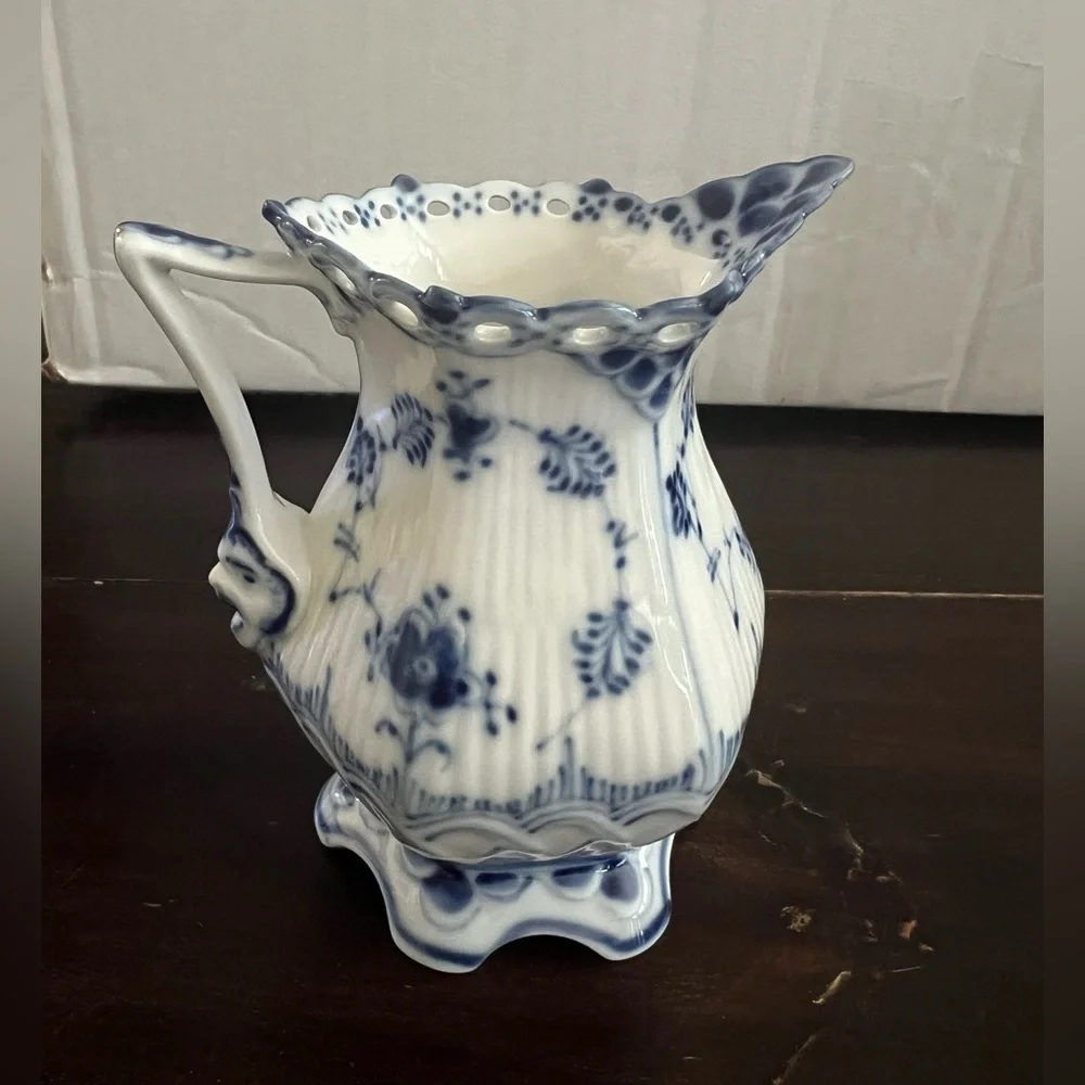 Royal Copenhagen Fluted Full Lace 5 oz Creamer